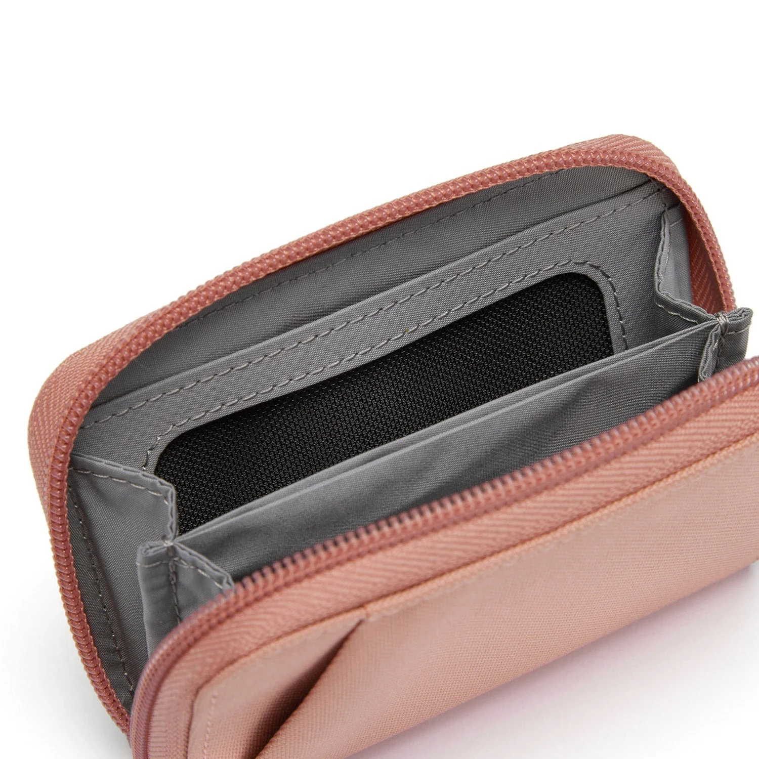Pacsafe® RFIDsafe™ RFID blocking card wallet - Image 12