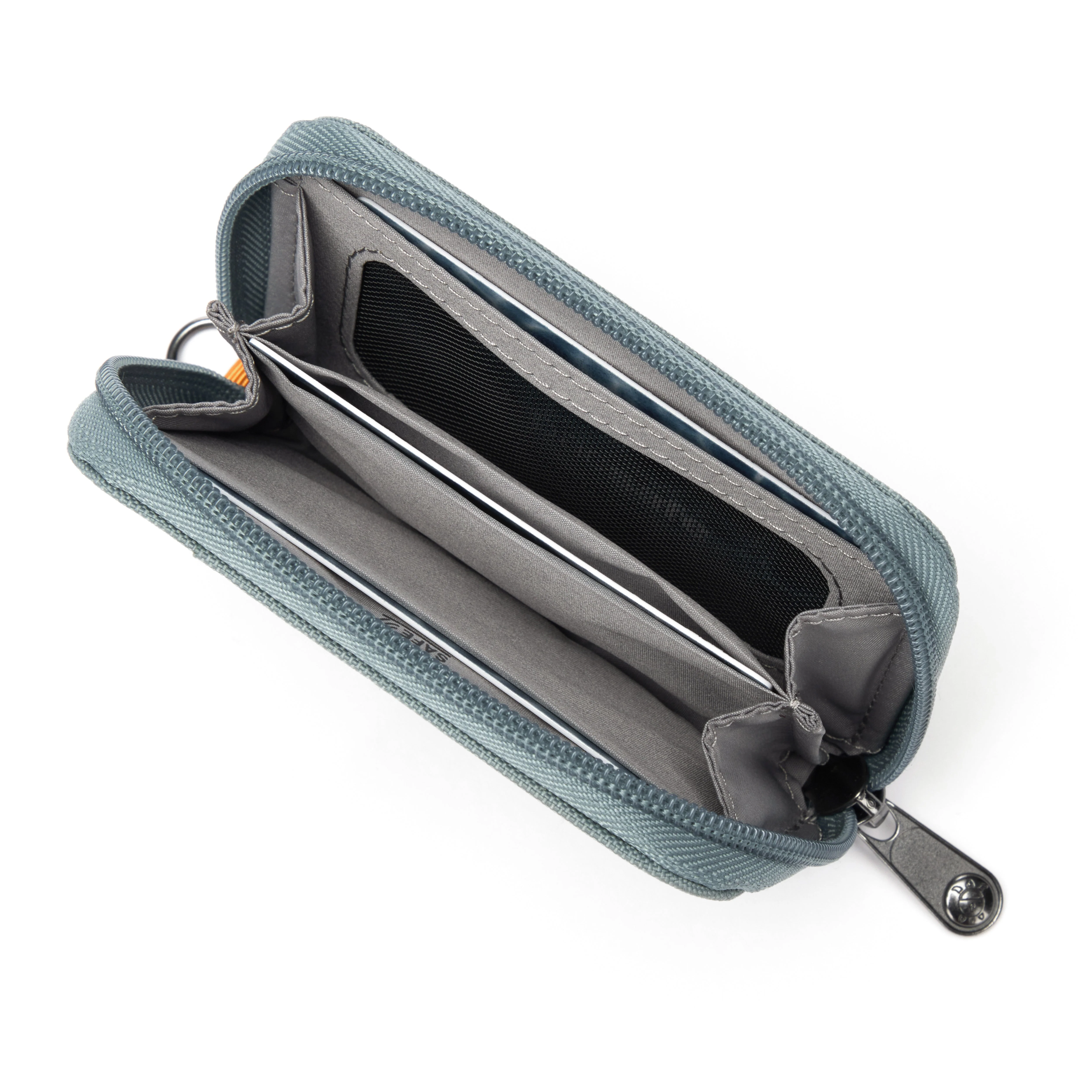 Pacsafe® RFIDsafe™ RFID blocking card wallet - Image 18