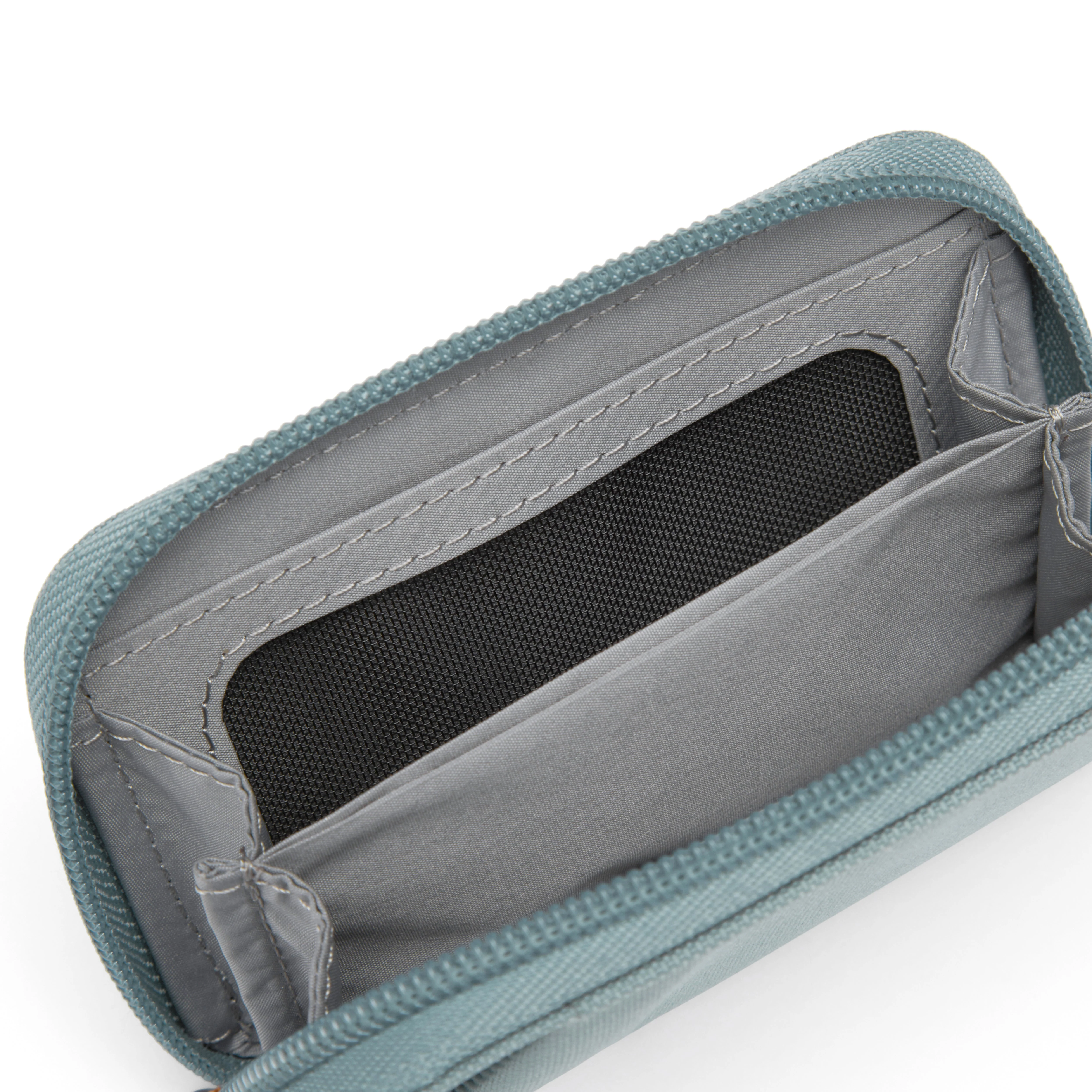 Pacsafe® RFIDsafe™ RFID blocking card wallet - Image 22