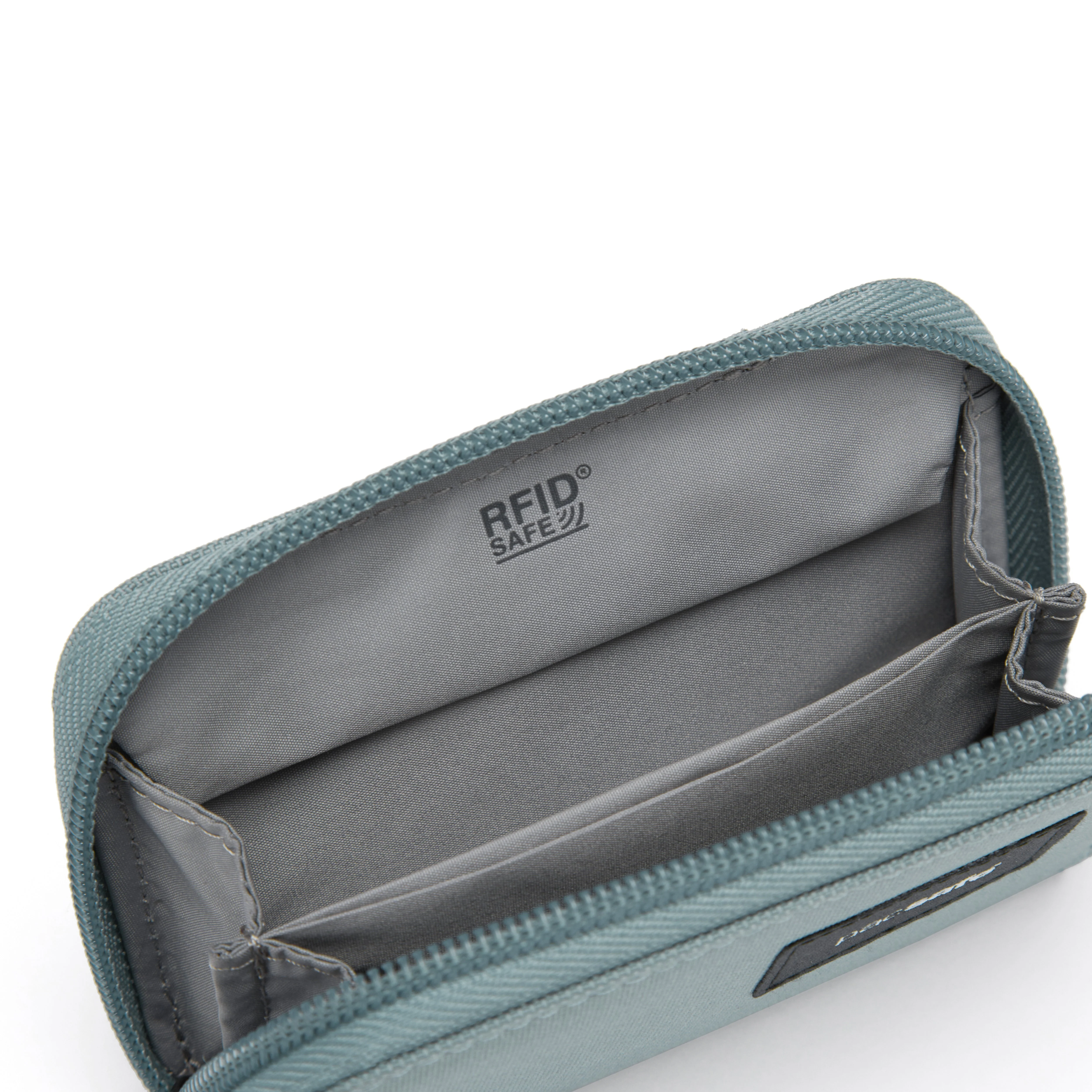 Pacsafe® RFIDsafe™ RFID blocking card wallet - Image 23
