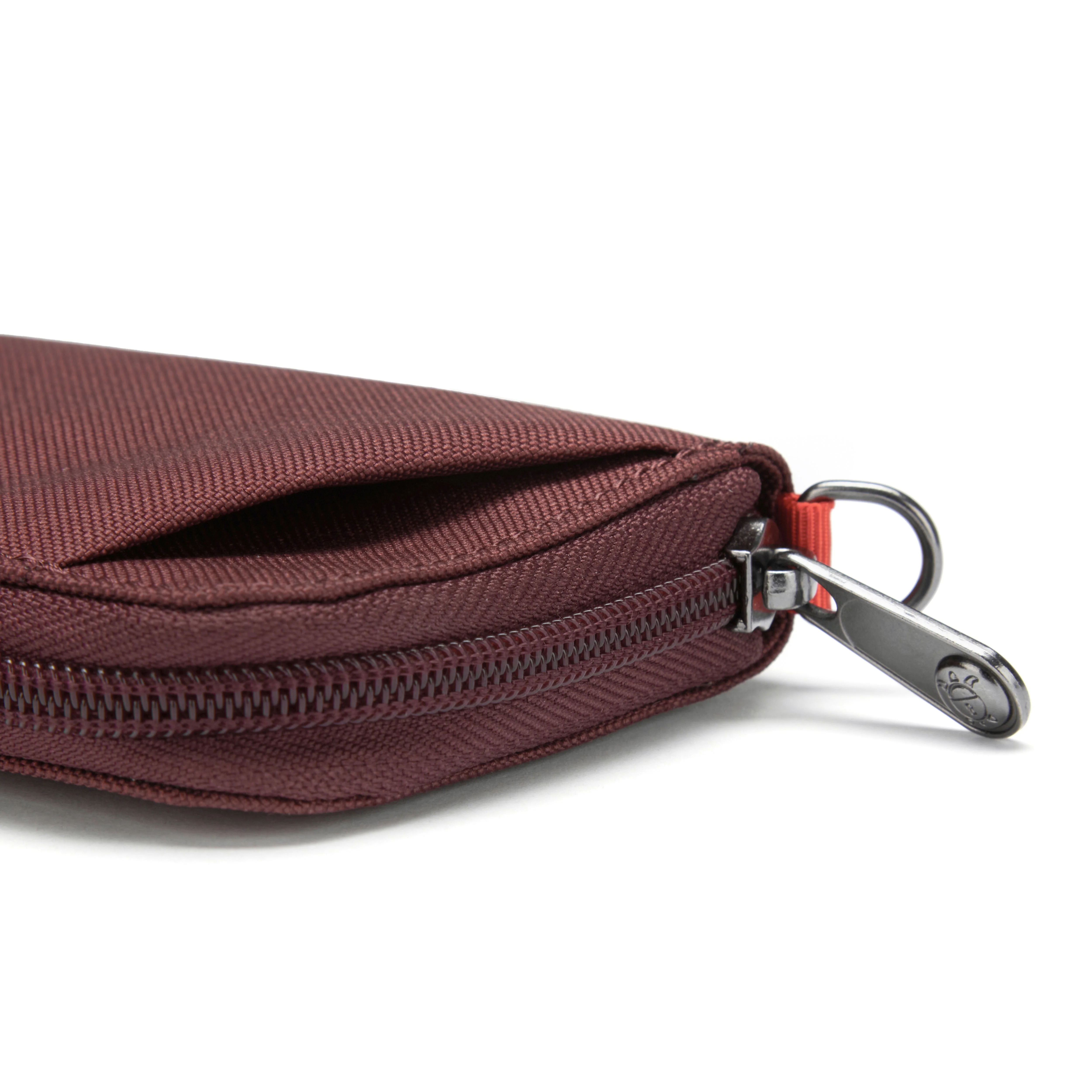 Pacsafe® RFIDsafe™ RFID blocking card wallet - Image 32