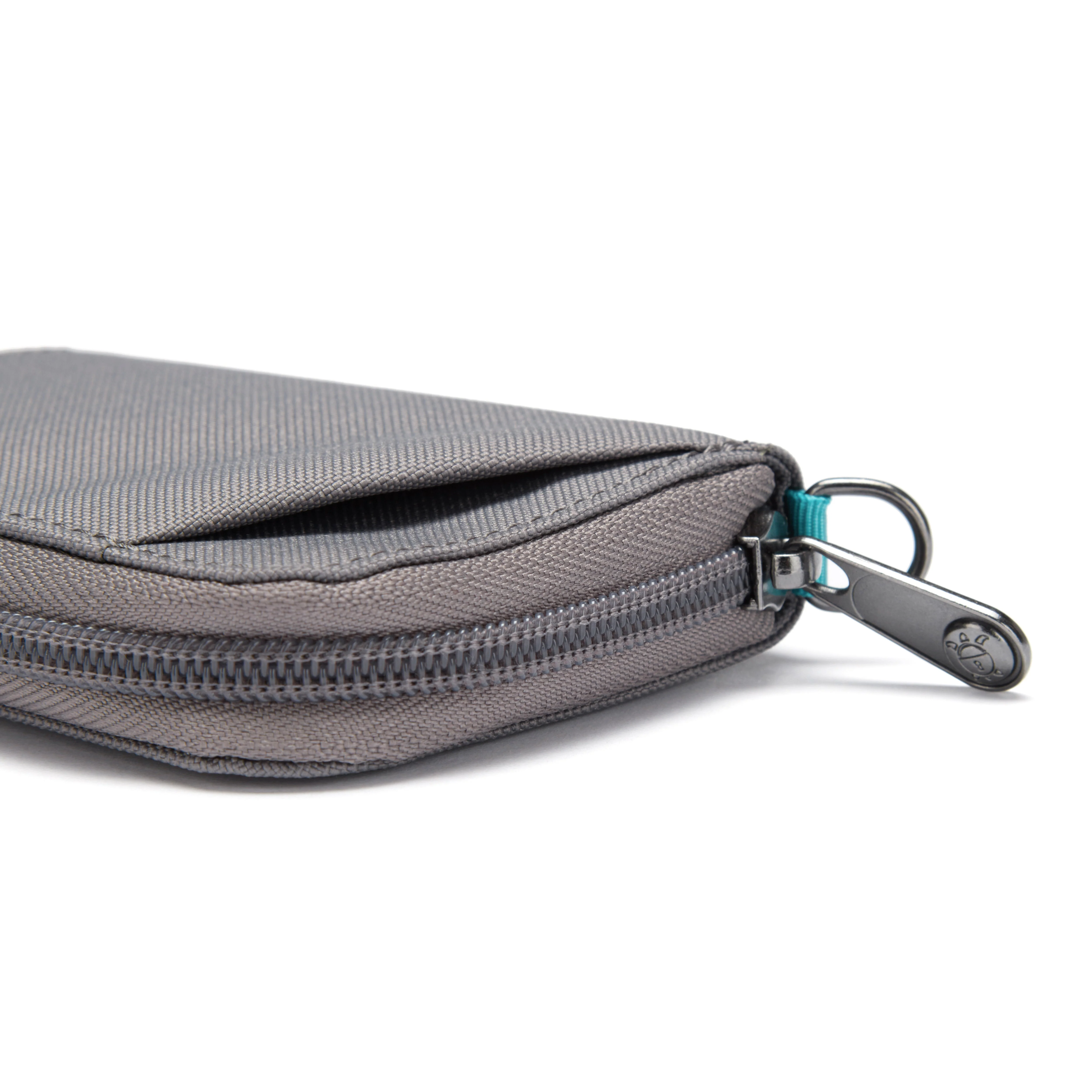 Pacsafe® RFIDsafe™ RFID blocking card wallet - Image 42