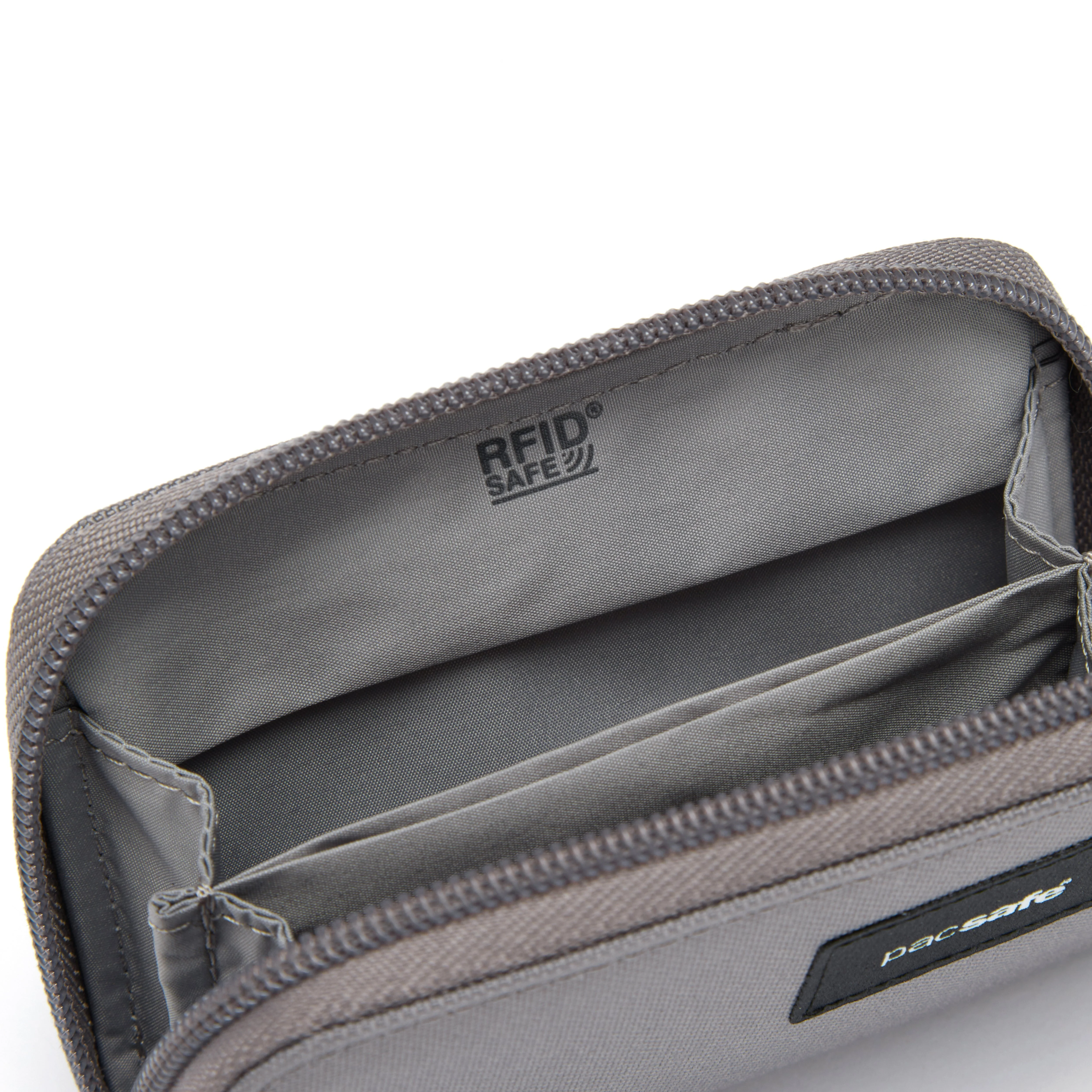 Pacsafe® RFIDsafe™ RFID blocking card wallet - Image 43