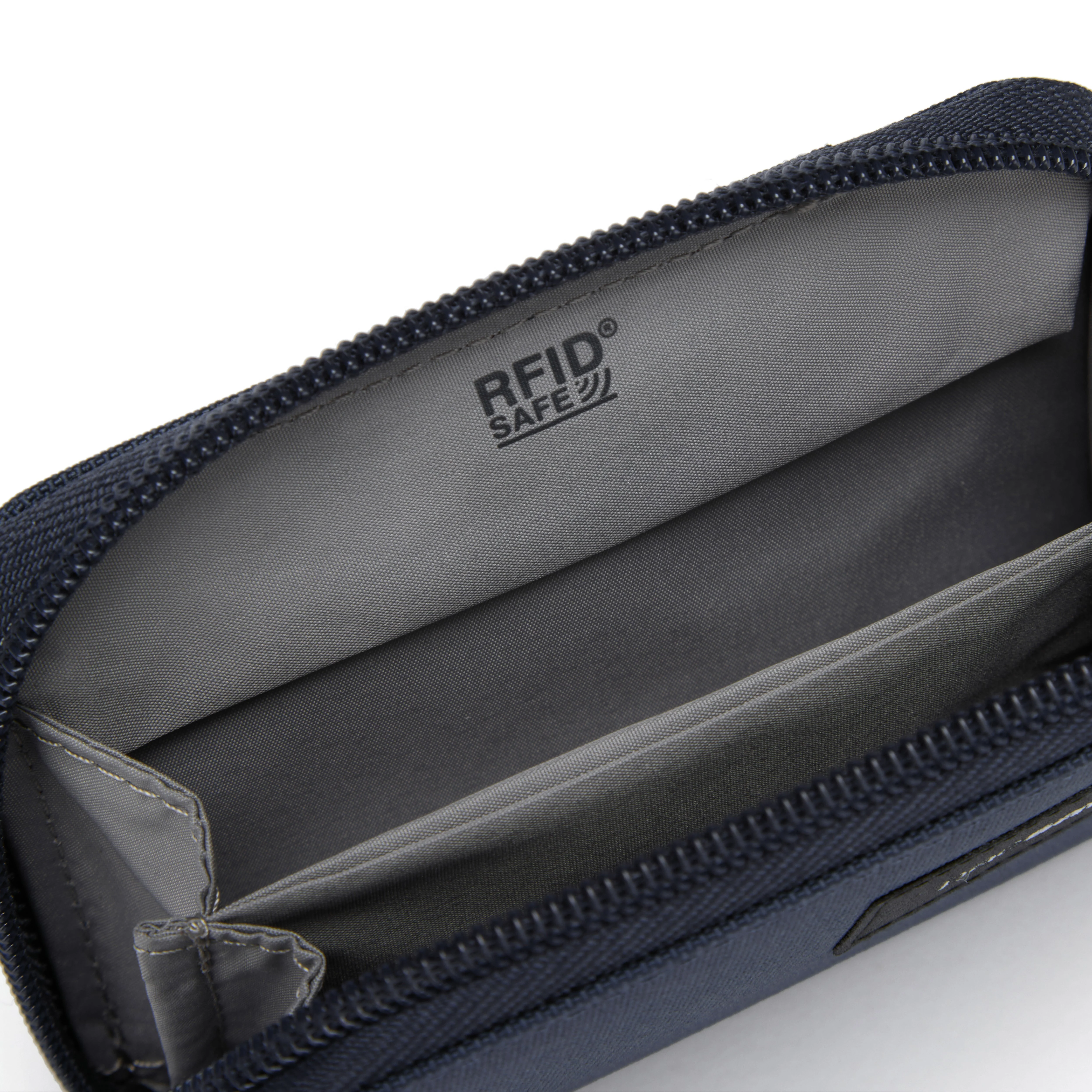 Pacsafe® RFIDsafe™ RFID blocking card wallet - Image 65