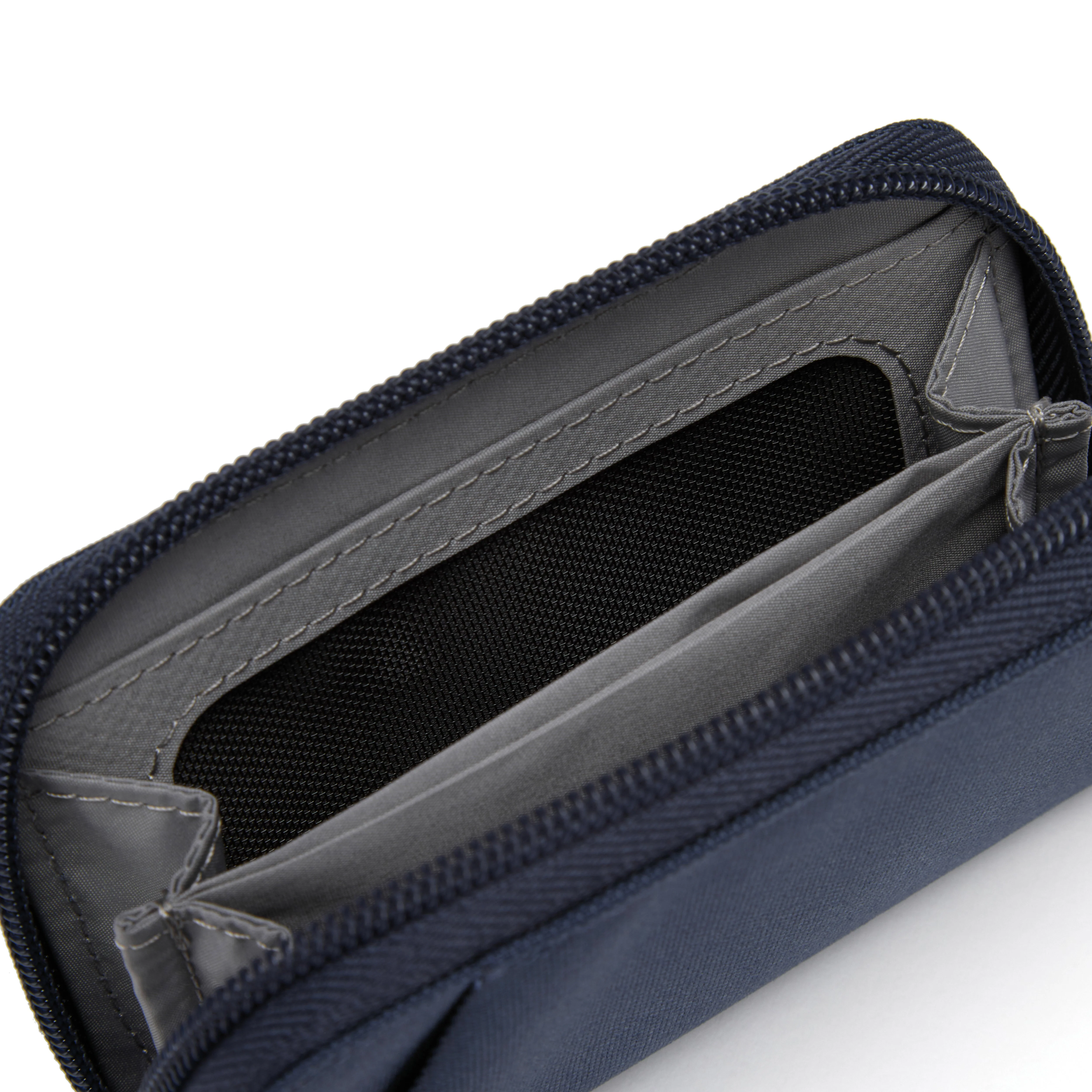 Pacsafe® RFIDsafe™ RFID blocking card wallet - Image 66