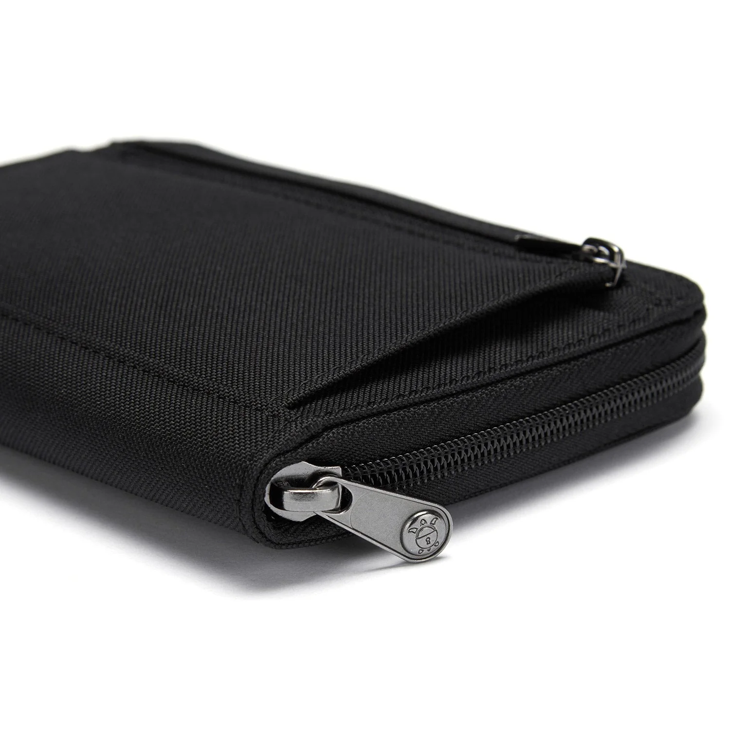 Pacsafe® RFIDsafe™ RFID blocking compact travel organizer - Image 29