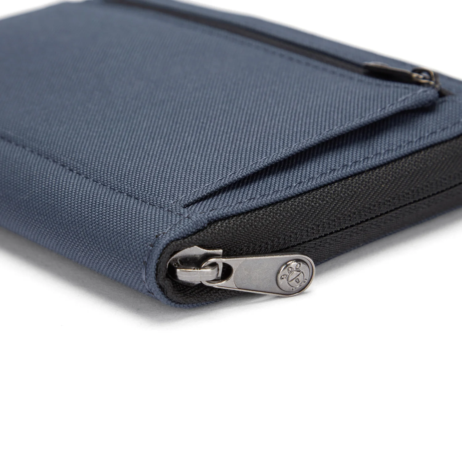 Pacsafe® RFIDsafe™ RFID blocking compact travel organizer - Image 7