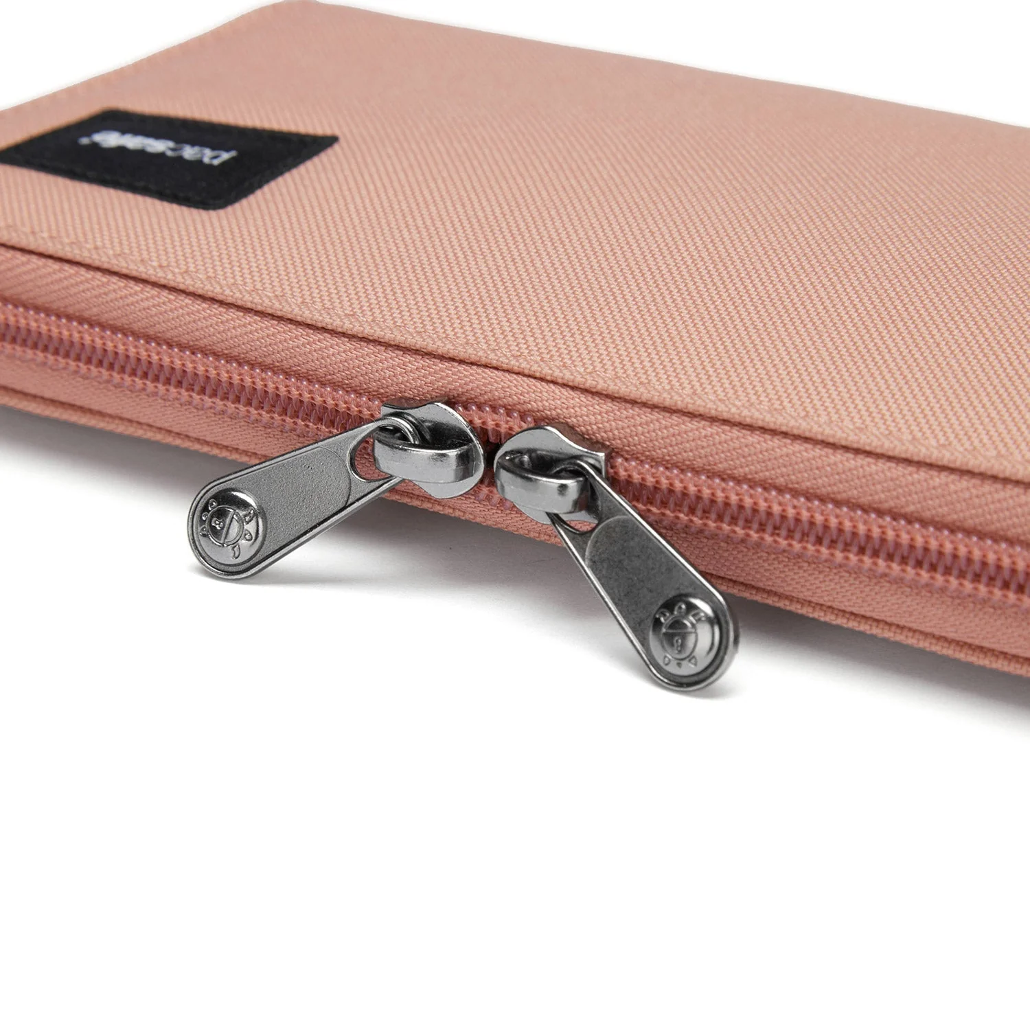 Pacsafe® RFIDsafe™ RFID blocking continental wallet - Image 10