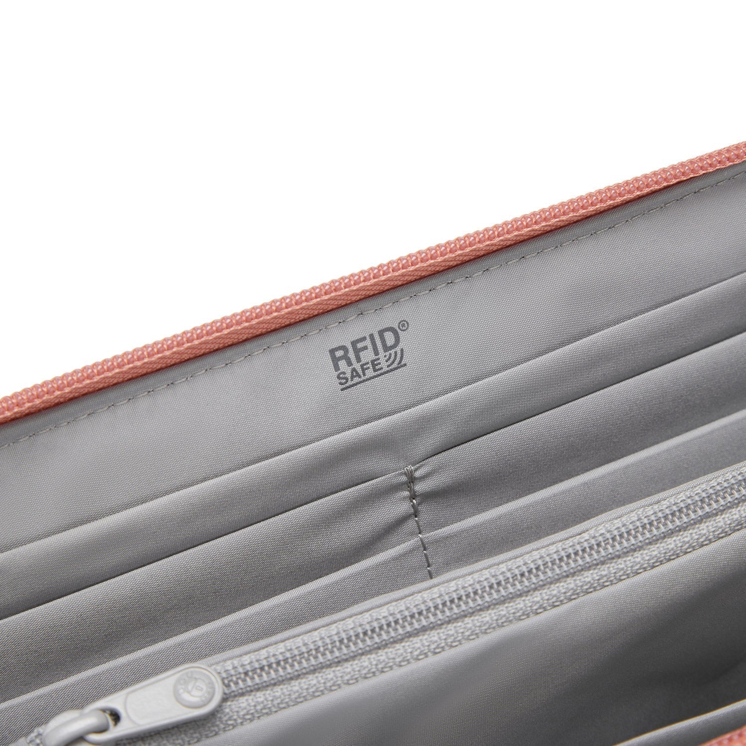 Pacsafe® RFIDsafe™ RFID blocking continental wallet - Image 11