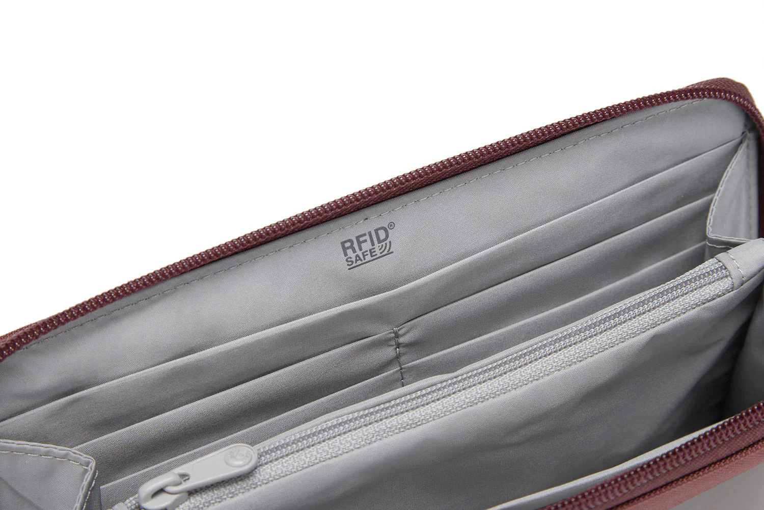 Pacsafe® RFIDsafe™ RFID blocking continental wallet - Image 22