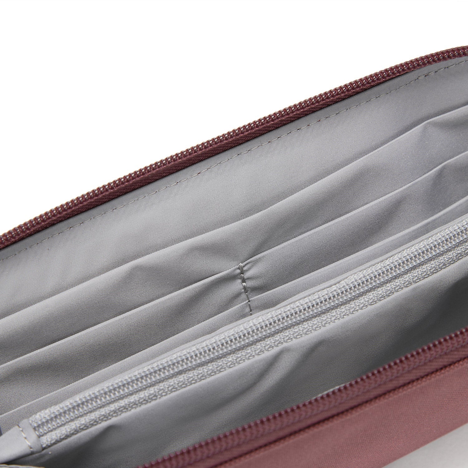Pacsafe® RFIDsafe™ RFID blocking continental wallet - Image 23