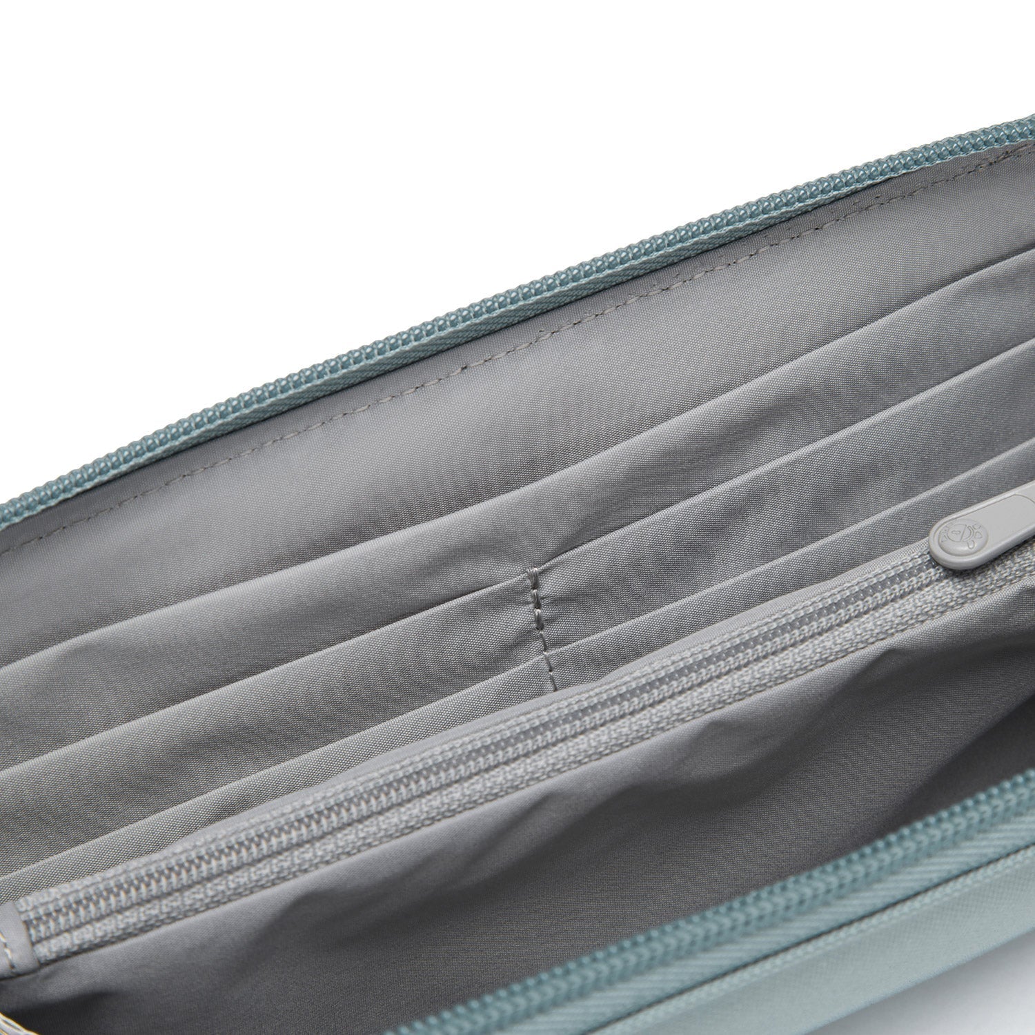 Pacsafe® RFIDsafe™ RFID blocking continental wallet - Image 34