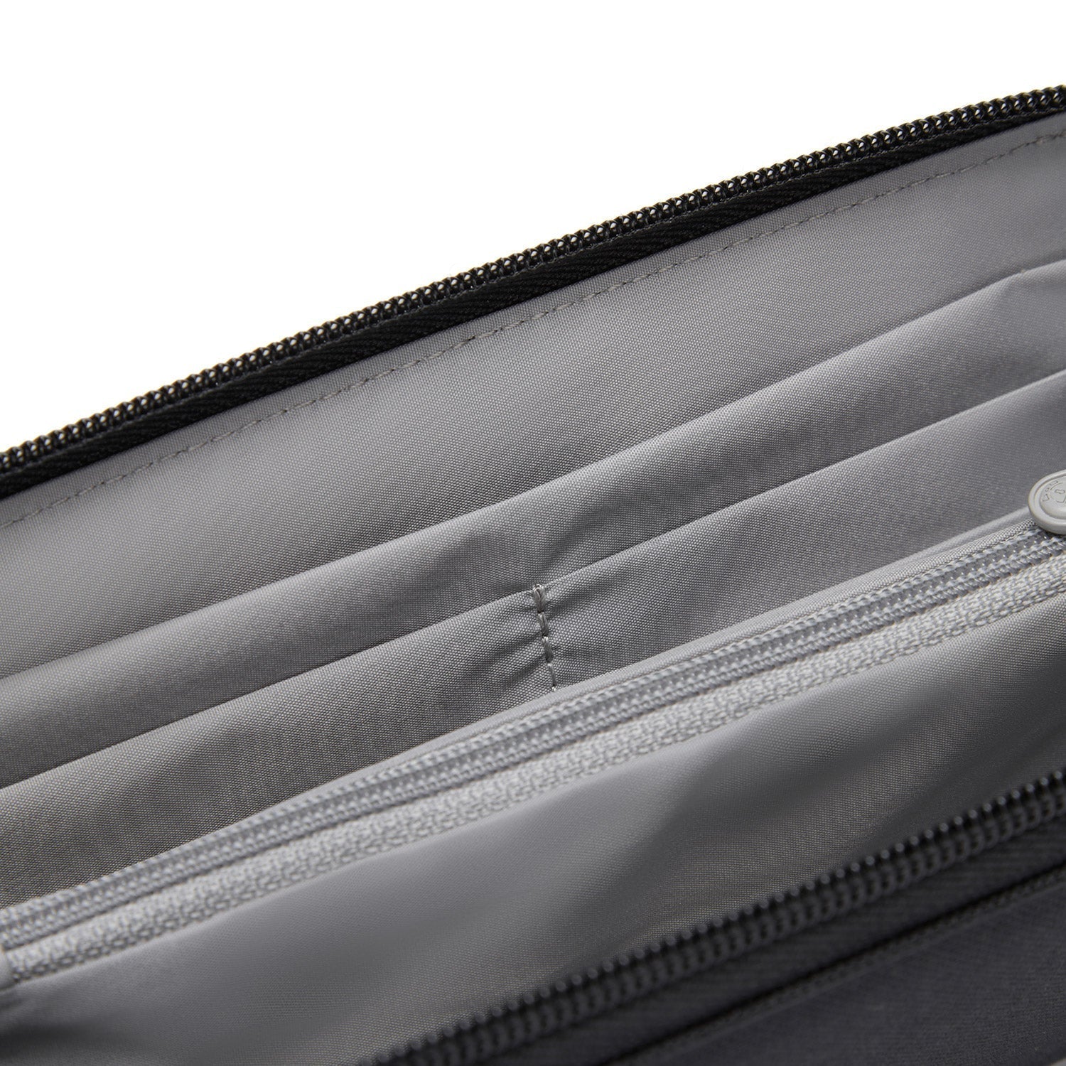 Pacsafe® RFIDsafe™ RFID blocking continental wallet - Image 45