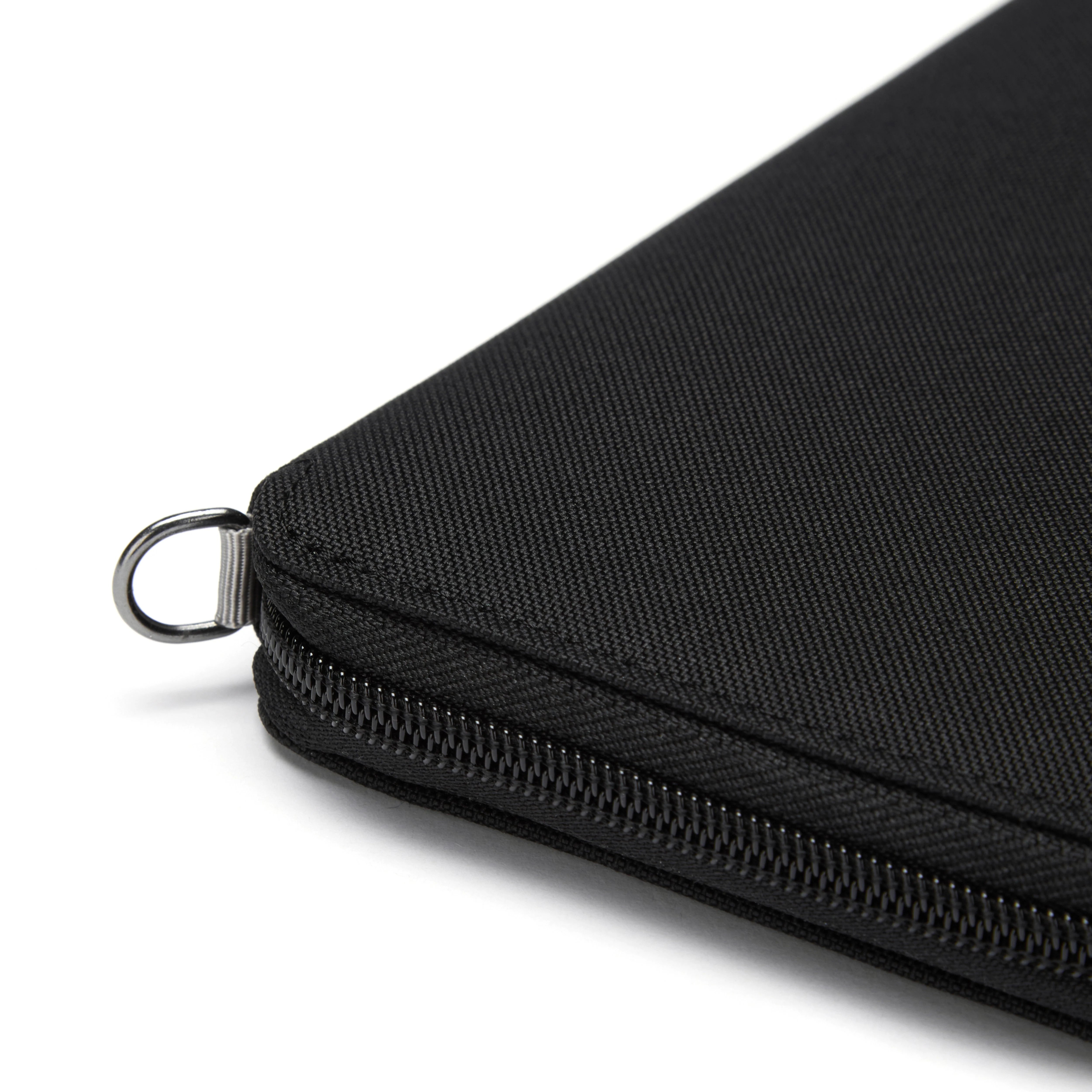 Pacsafe® RFIDsafe™ RFID blocking travel wallet - Image 16