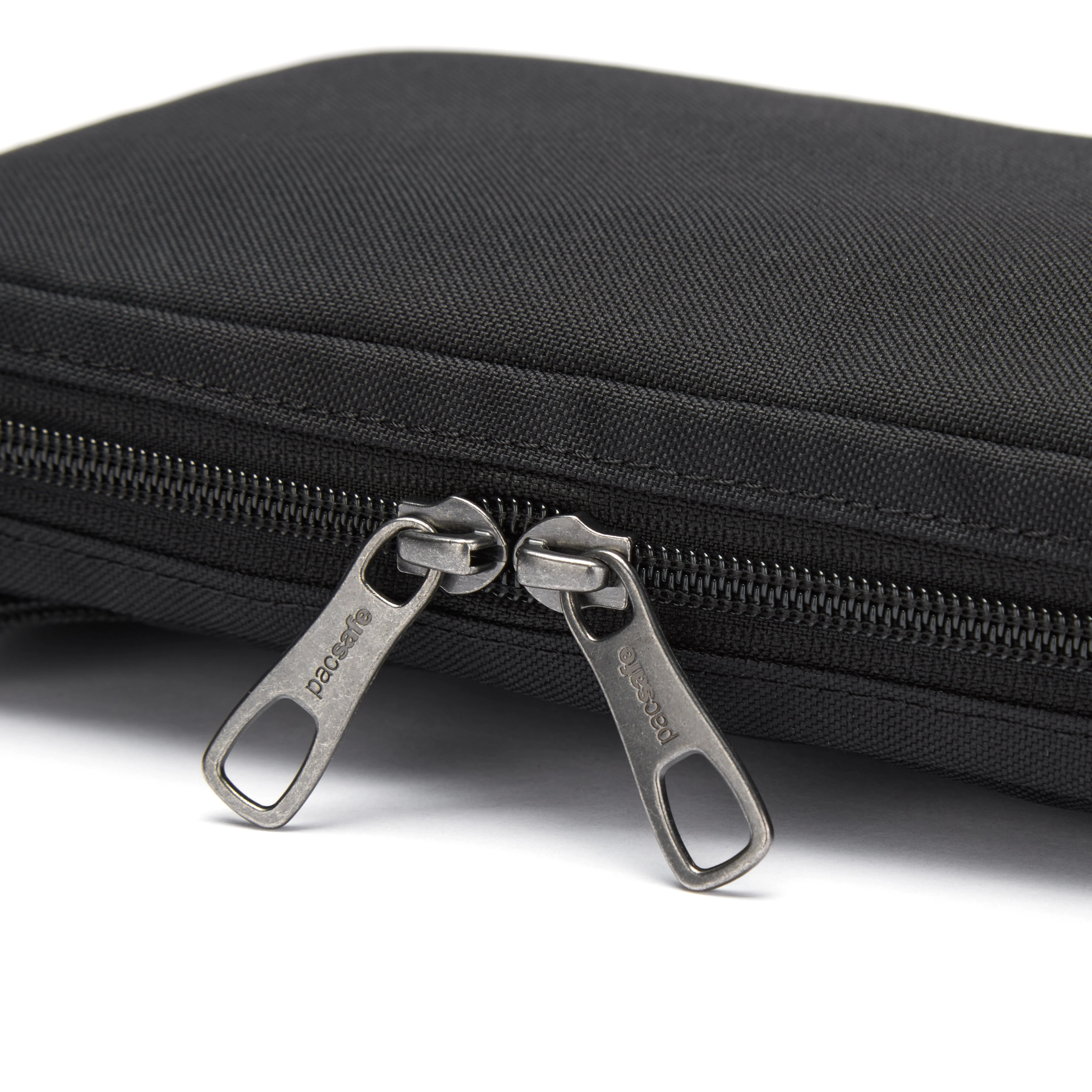 Pacsafe® RFIDsafe™ RFID blocking tech crossbody - Image 12